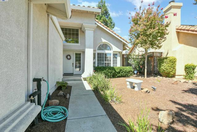 4528 Fallow Way, Antioch CA: https://media.crmls.org/mediaz/59ba2834-5370-4f71-ab74-ae70c98f7631.jpg