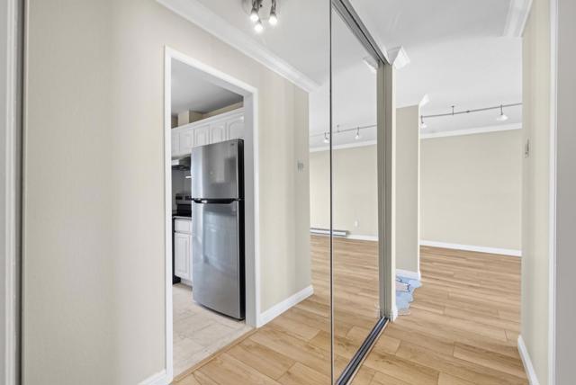 8 Commodore Drive, Emeryville CA: https://media.crmls.org/mediaz/59ba3e25-ab28-479d-9185-f8efaedf0a42.jpg