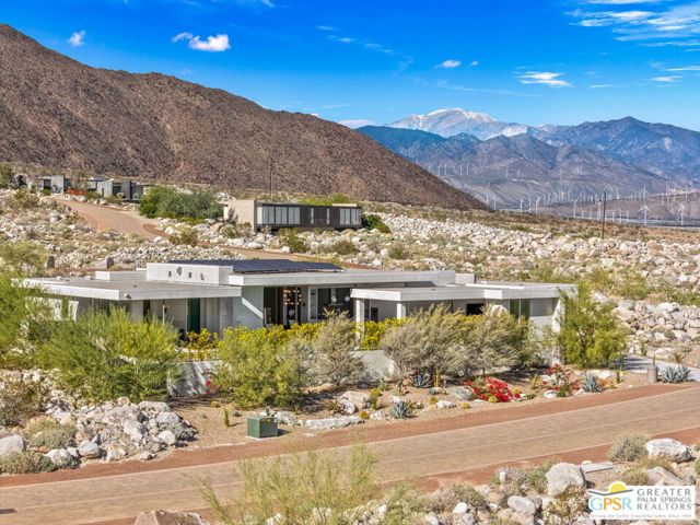 2381 Vista Palizada Drive, Palm Springs CA: https://media.crmls.org/mediaz/59ba48d1-325a-4c8b-a08f-5c4b392f6865.jpg