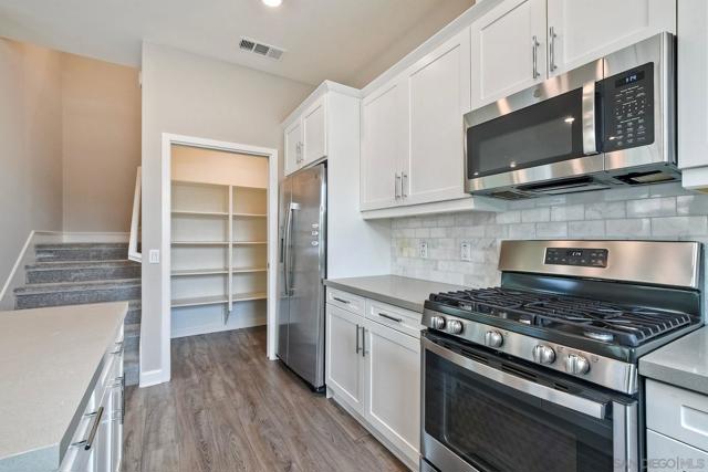 1097 Delpy View Point, Vista CA: https://media.crmls.org/mediaz/59bb1130-e8cf-4c38-be35-4098df699a8f.jpg