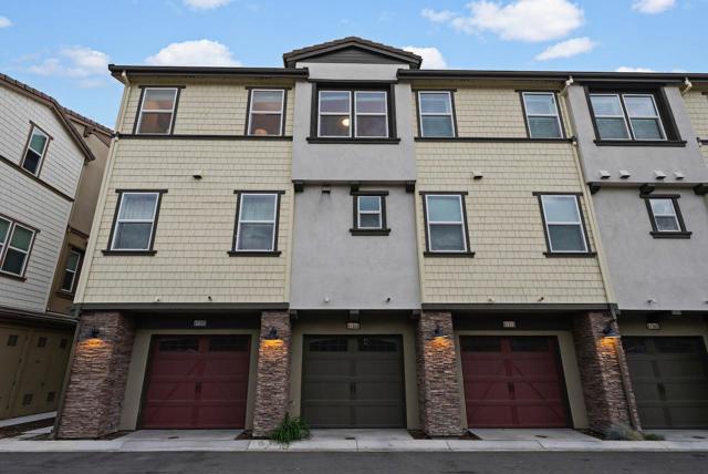 47382 Mission Falls Court, Fremont CA: https://media.crmls.org/mediaz/59bb1613-9fa1-4ac4-addc-d8f0ec0da652.jpg