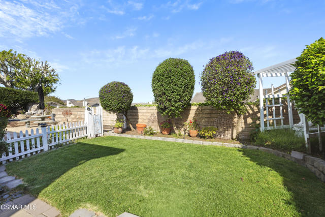 744 Calle Las Colinas, Newbury Park CA: https://media.crmls.org/mediaz/59bb3ecb-ecc5-48d2-84e9-8ecb68b6b42d.jpg