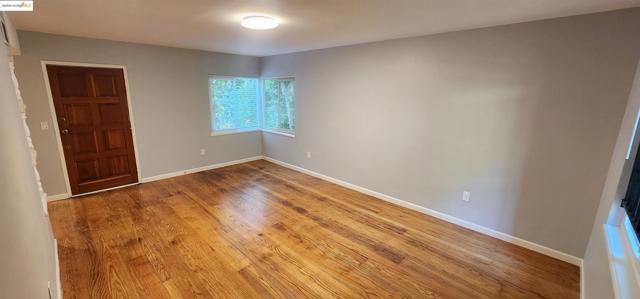 3009 Park Blvd, Oakland CA: https://media.crmls.org/mediaz/59bb6a4f-57aa-4626-bc9d-3b54e16f22aa.jpg