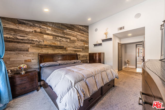 20055 Avenue Of The Oaks, Newhall CA: https://media.crmls.org/mediaz/59bc6fad-d19d-45e6-9fe8-e704808f6ea1.jpg