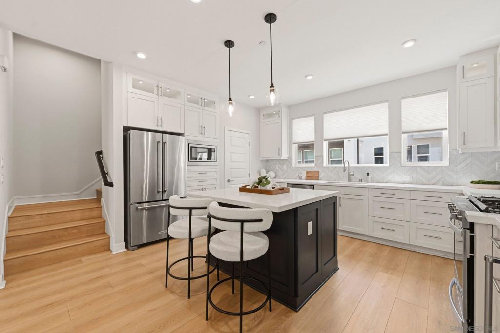 https://media.crmls.org/mediaz/59bcebe7-3031-41ad-a8d2-62b7acb8f5c2.jpg?preset=X-Large