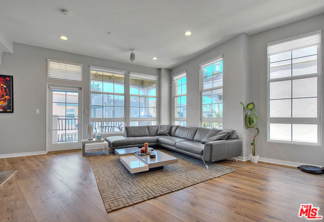 13020 Pacific, Playa Vista CA: https://media.crmls.org/mediaz/59bda7b8-dab3-401a-a492-1398db3007c9.jpg