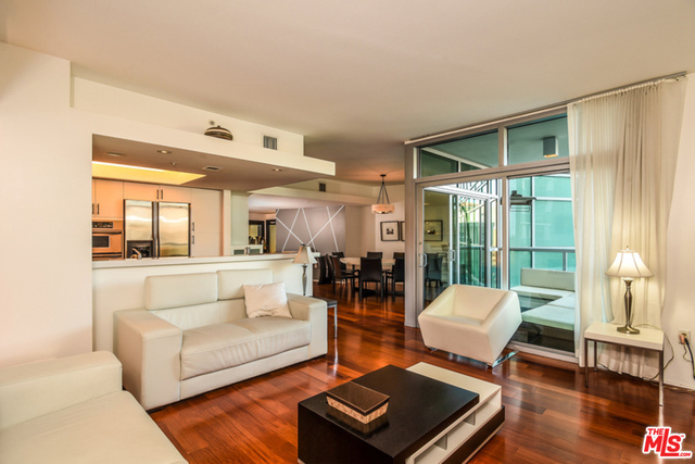 13700 MARINA POINTE Drive, Marina del Rey CA: https://media.crmls.org/mediaz/59bdea42-e482-4d3b-8377-a4dbc7a6002f.jpg