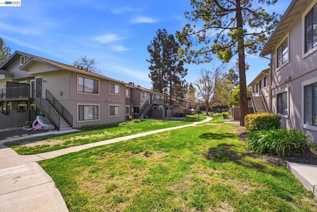 267 Famoso Plz, Union City CA: https://media.crmls.org/mediaz/59be51f7-8fa1-4e95-9492-0ac5fdb774ab.jpg