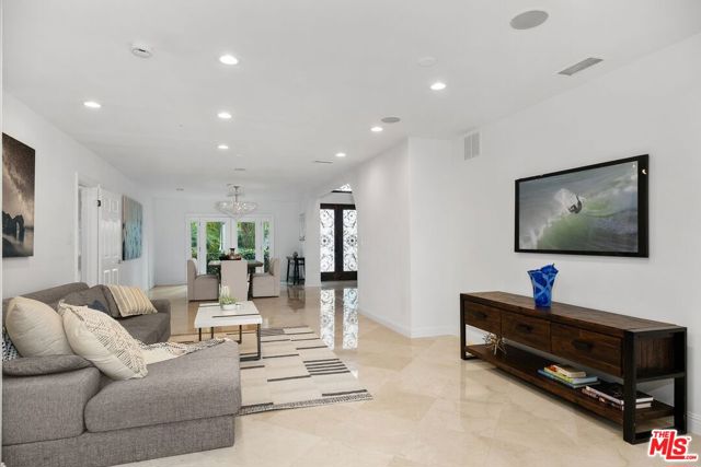 465 N Kilkea Drive, Los Angeles CA: https://media.crmls.org/mediaz/59be916c-a915-4dbd-86ca-1767d83abb7c.jpg