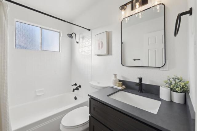 4273 Glazier Court, Concord CA: https://media.crmls.org/mediaz/59bea45a-b35d-46aa-86ba-69e6520fc71c.jpg