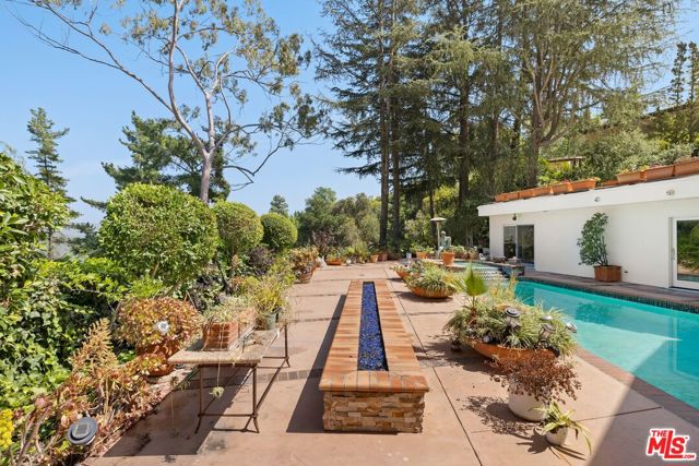 1727 Stone Canyon Road, Los Angeles CA: https://media.crmls.org/mediaz/59bed521-8abf-4418-81f6-0fa1cc0d731f.jpg