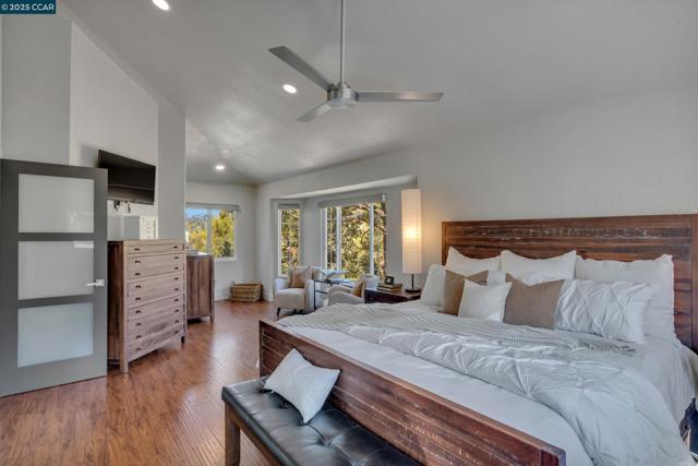 127 Caminar Way, Walnut Creek CA: https://media.crmls.org/mediaz/59bf143e-ae1a-4d52-8f3e-38b677e4fab5.jpg