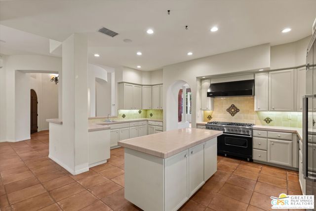 1347 Culver Place, Palm Springs CA: https://media.crmls.org/mediaz/59bfa6a7-76f4-400c-90fc-415c22aa5541.jpg