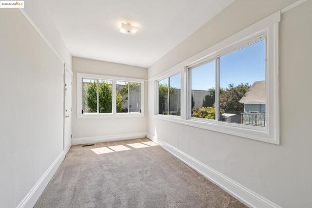 2714 Ave, Berkeley CA: https://media.crmls.org/mediaz/59c07bbe-856a-42c9-9ff1-715eaf525785.jpg
