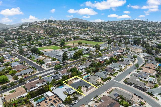 6186 Capri, San Diego CA: https://media.crmls.org/mediaz/59c177e4-7dbe-44c1-a0f6-2421215419ad.jpg