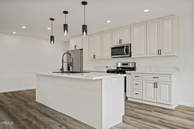 Detail Gallery Image 9 of 28 For 113 Camino Valverde #113,  Camarillo,  CA 93012 - 2 Beds | 2/1 Baths