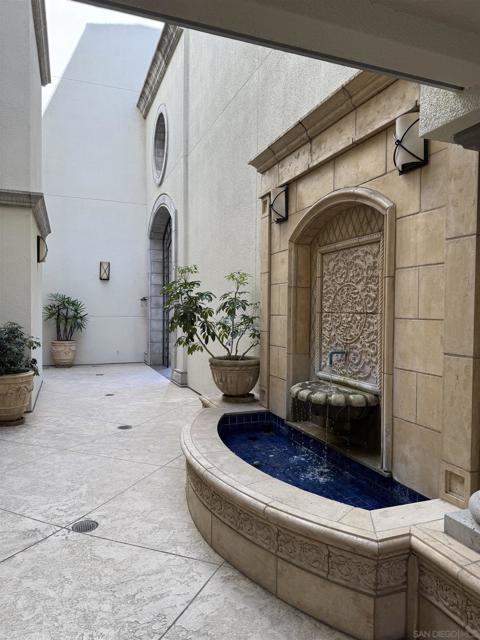 620 State St, San Diego CA: https://media.crmls.org/mediaz/59c2c0f5-7535-41af-8899-fc8a93e03fbf.jpg