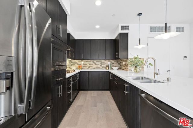 1923 N Gower Street, Los Angeles CA: https://media.crmls.org/mediaz/59c3dabb-d653-42aa-9840-605f253e5240.jpg