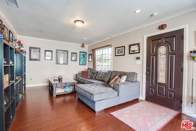 5653 Case Avenue photo 4