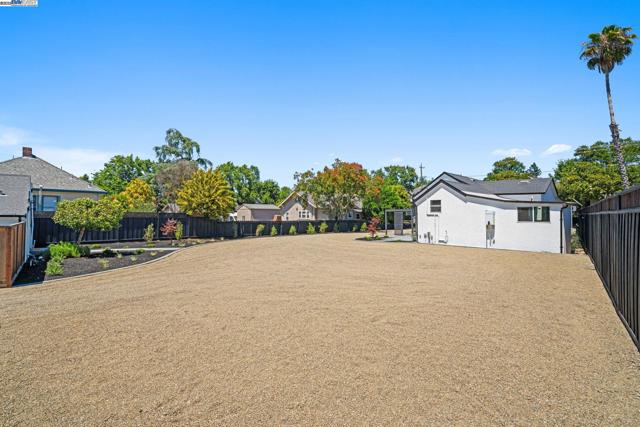1038 Division St, Pleasanton CA: https://media.crmls.org/mediaz/59c66a45-4c42-4278-ae40-1d2b192fadb7.jpg