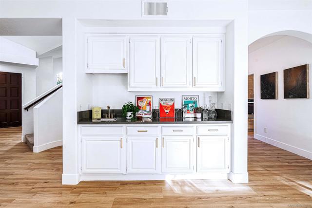 4943 Marin Dr, Oceanside CA: https://media.crmls.org/mediaz/59c68417-fc42-489b-a538-d06df8e0b450.jpg