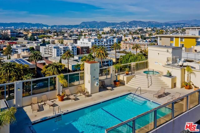 421 S La Fayette Park Place, Los Angeles CA: https://media.crmls.org/mediaz/59c6a363-5f21-4073-a235-cba13e8f765c.jpg