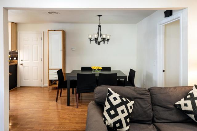 402 Poplar Avenue, Redwood City CA: https://media.crmls.org/mediaz/59c6ada6-e9a9-49c7-b468-bd14920f7a40.jpg