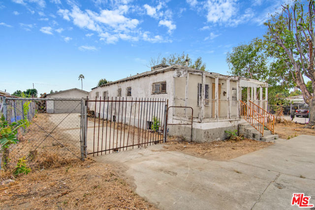 2028 E 126th Street, Compton CA: https://media.crmls.org/mediaz/59c7399e-48cd-43b3-91e1-00f6836be384.jpg