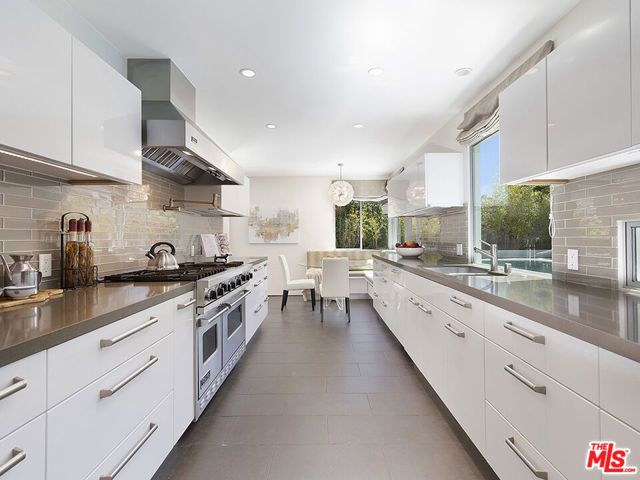 15514 CASIANO Court, Los Angeles CA: https://media.crmls.org/mediaz/59c75650-fcfc-403d-97ff-e7c5de965508.jpg