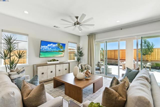 1685 Arione Street, Brentwood CA: https://media.crmls.org/mediaz/59c77e32-a6c0-490b-ae11-bc04658ee48b.jpg