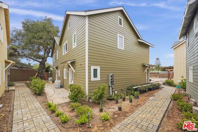 1317 Punta Gorda, Santa Barbara CA: https://media.crmls.org/mediaz/59c7d03e-698f-4b08-b9d5-764298ccb328.jpg