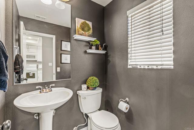 Detail Gallery Image 12 of 23 For 2240 Kings View Cir, Spring Valley,  CA 91977 - 2 Beds | 2/1 Baths