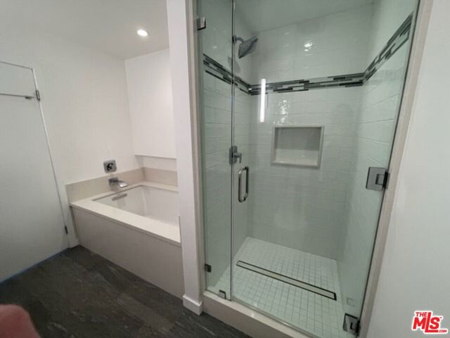 311 Bora Bora Way, Marina del Rey CA: https://media.crmls.org/mediaz/59c7ef68-e2c7-48f3-9282-9943da29aa2a.jpg