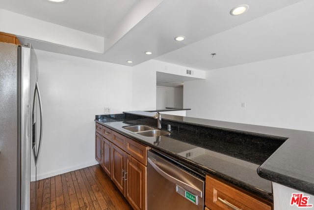 2700 Cahuenga Boulevard, Los Angeles CA: https://media.crmls.org/mediaz/59c87bfd-8884-4bcf-82bc-92778a66f037.jpg