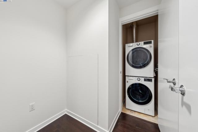 222 Broadway, Oakland CA: https://media.crmls.org/mediaz/59c9475b-001a-4fd2-83d6-b60e6f439e6c.jpg