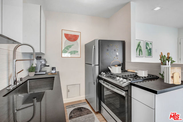 Image 6 of 23 For 2626 Cloverfield Boulevard