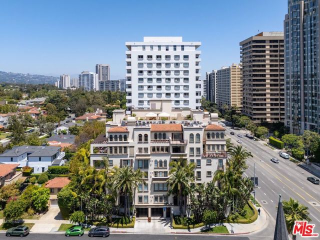 10795 Wilshire Boulevard, Los Angeles CA: https://media.crmls.org/mediaz/59c9a5e0-5bc0-4fa6-881f-0a9708713532.jpg