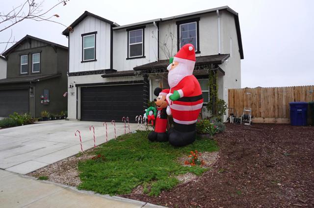 405 Greene Way, Los Banos CA: https://media.crmls.org/mediaz/59c9cc12-86c8-49bb-a880-fff4ee182cb8.jpg