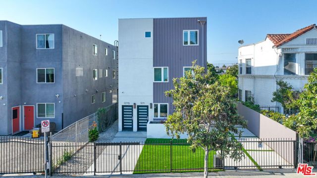 1269 W 36th Street, Los Angeles CA: https://media.crmls.org/mediaz/59c9e39f-98e2-4097-ae6d-4f139eb5a7ec.jpg