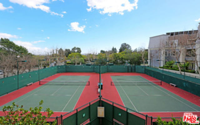 10112 EMPYREAN Way, Los Angeles CA: https://media.crmls.org/mediaz/59c9f8eb-033a-43e8-a6a4-9760f7574fdb.jpg