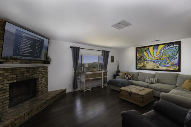 8837 Hardesty Drive Drive, Yucca Valley CA: https://media.crmls.org/mediaz/59ca2192-8755-40d6-a4f4-3269e87f3269.jpg