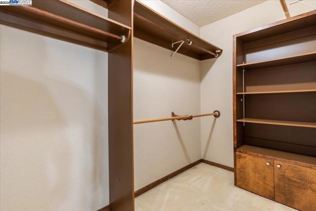 26937 Hayward Blvd, Hayward CA: https://media.crmls.org/mediaz/59ca5703-892d-4f81-b622-597b87d0037a.jpg