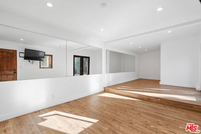 14710 Greenleaf Street, Sherman Oaks CA: https://media.crmls.org/mediaz/59ca94c4-bf2e-4f76-ac05-4ef8b1ce734c.jpg