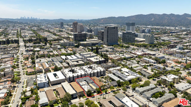 330 E Dryden Street, Glendale CA: https://media.crmls.org/mediaz/59cb07c4-7106-482b-aa64-4d87d423a298.jpg