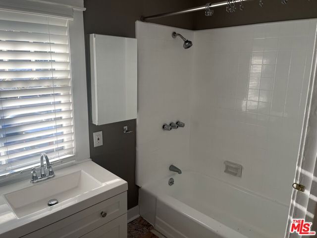 820 Columbia Avenue, Los Angeles CA: https://media.crmls.org/mediaz/59cb4572-c96e-437b-8f56-5357347fbc45.jpg