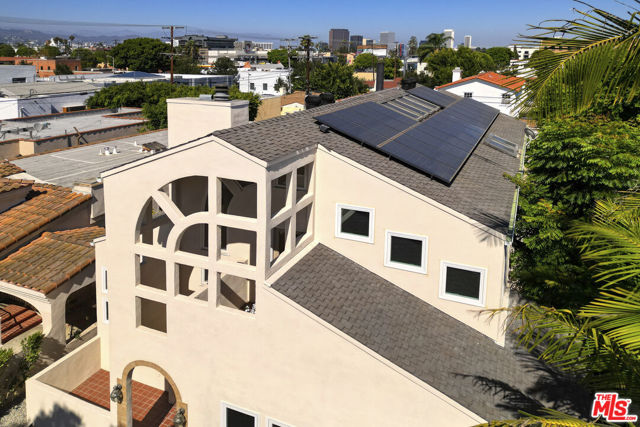 426 S Swall Drive, Beverly Hills CA: https://media.crmls.org/mediaz/59cb83cf-7b72-4f54-b73b-8287c3929f43.jpg