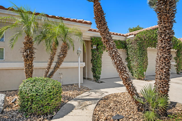 77 Clavel Court, Palm Desert CA: https://media.crmls.org/mediaz/59cb9eb4-efad-47ec-a7b7-be9c5c468140.jpg