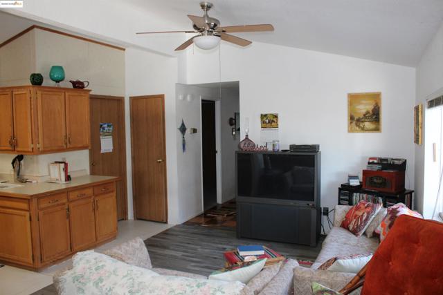 3210 Stone Rd, Bethel Island CA: https://media.crmls.org/mediaz/59cc1f16-a48c-4308-83c9-130178d1be26.jpg