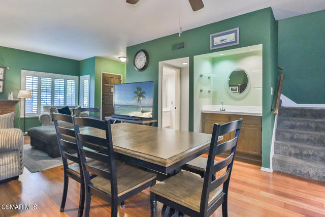 388 Country Club Drive, Simi Valley CA: https://media.crmls.org/mediaz/59cc3553-a57c-43e3-a8d6-d33c5b0fdab2.jpg