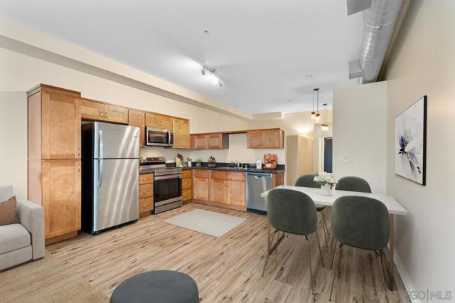 889 Date St, San Diego CA: https://media.crmls.org/mediaz/59cc629f-f169-4362-8d86-bd478ea4e686.jpg